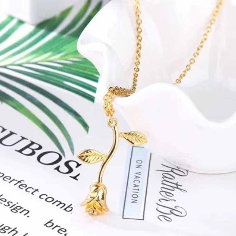 Creative Red Rose Pendant Necklace