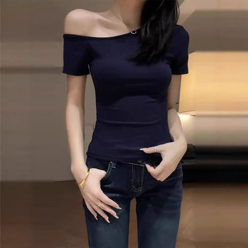 Off-the-shoulder short-sleeved T-shirt for women with sloping shoulders